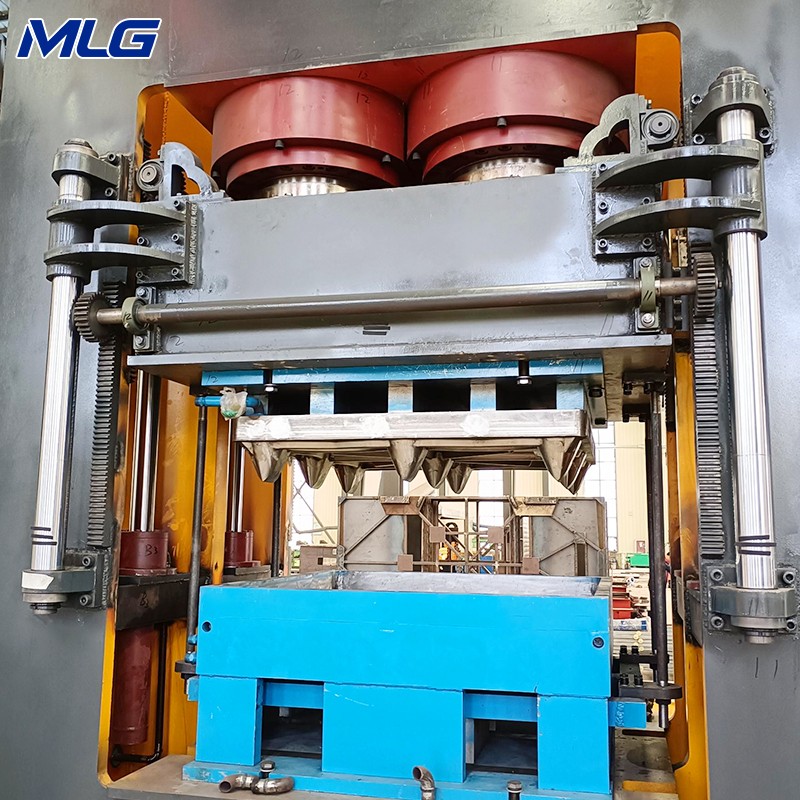 Compressed Wood Pallet Making Machine Wood Sawdust Pallets Machine